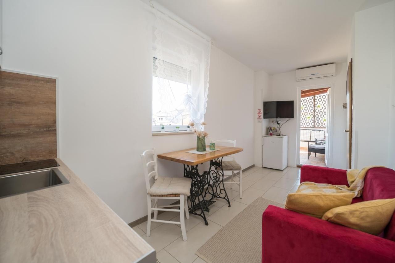 Apartamento Red Karmenita Umag Exterior foto
