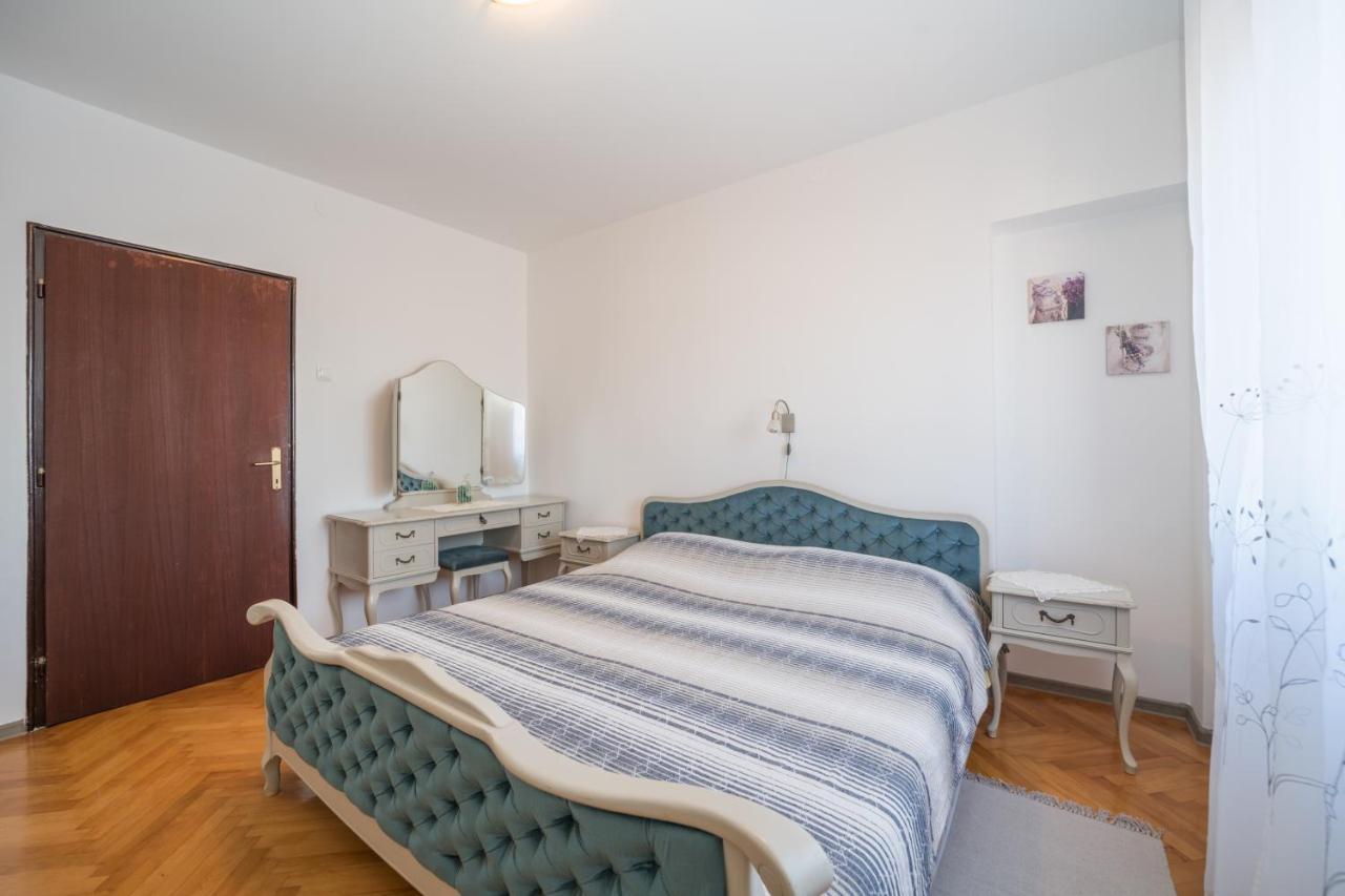 Apartamento Red Karmenita Umag Exterior foto