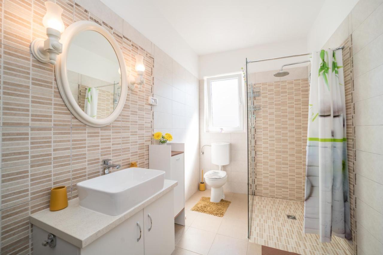 Apartamento Red Karmenita Umag Exterior foto