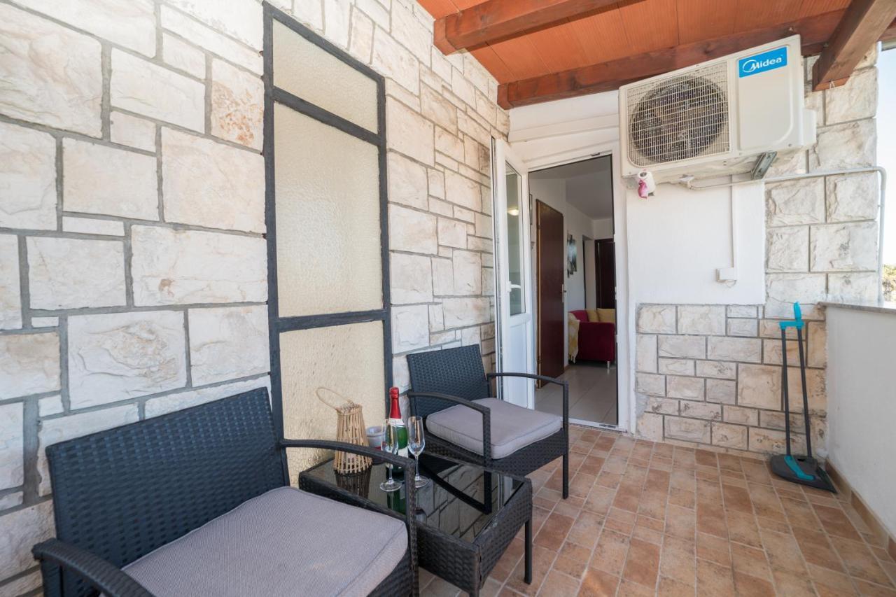 Apartamento Red Karmenita Umag Exterior foto