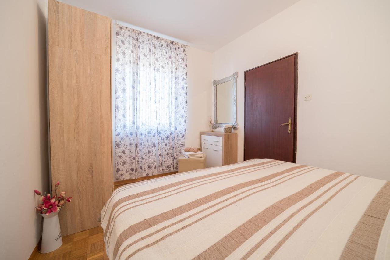 Apartamento Red Karmenita Umag Exterior foto